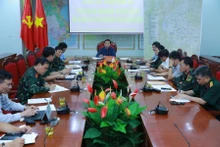 Le vice-Premier ministre Tran Hong Ha dirige les opérations de secours et les efforts de redressement après les crues soudaines et les glissements de terrain à Diên Biên. Photo : VGP.