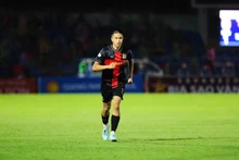 Le footballeur Chung Nguyen Do porte le maillot du club de Ninh Binh. Photo : Duc Cuong.