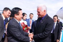 Le dirigeant cubain arrive à Hanoï, entamant sa visite d'État au Vietnam. Photo : VNA.