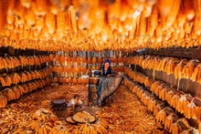 Au-delà de la simple visite ou de la photographie, la maison de maïs Mang Mu propose des expériences culturelles plus approfondies. Photo : Nguyen Trong Cung.