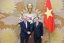 Le président de l’AN du Vietnam, Tran Thanh Man (à droite), et Achim Post, vice-président du Parti social-démocrate d’Allemagne (SPD). Photo : VNA.