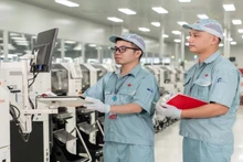 Fabrication de produits de haute technologie dans la compagnie générale de fabrication d’équipements Viettel. Photo : NDEL.