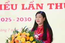 Madame Nguyen Lan Huong, présidente du Comité du Front de la Patrie du Vietnam pour Hanoi, lors du 1ᵉʳ Congrès du Parti du Front de la Patrie du Vietnam pour Hanoi pour le mandat 2025-2030. Photo : NDEL.