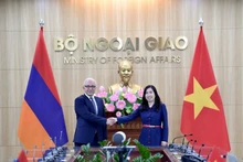 La vice-ministre des Affaires étrangères, Le Thi Thu Hang, et son homologue arménien, Mnatsakan Safaryan. Photo : VNA.