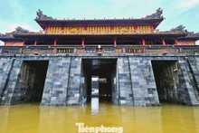 Hue s’emploie à remettre en état la Cité impériale après les inondations