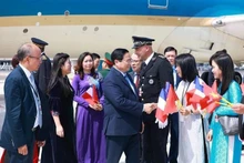 Le Premier ministre vietnamien Pham Minh Chinh et son épouse Le Thi Bich Tran arrivent à Nice, France. Photo : VNA.