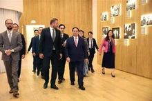 Le Premier ministre vietnamien Pham Minh Chinh visite le Centre Arvo Pärt. Photo : VNA.