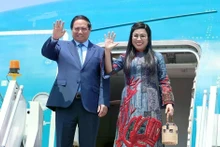 Le Premier ministre Pham Minh Chinh et son épouse. Photo : VNA.