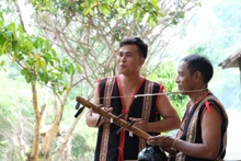 Le village de Stor résonne comme une épopée vibrante relatant l’esprit indomptable des Ba Na sous la direction du Parti communiste du Vietnam. Photo : baogialai.