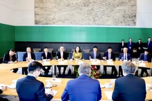 La vice-présidente vietnamienne Vo Thi Anh Xuan s’est entretenue début juillet avec le vice-président du Bundestag, Bodo Ramelow, qui a salué le lancement du processus de consultation pour la ratification de l’EVIPA. Photo : VNA.