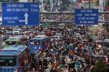 De nombreuses études ont démontré que les émissions des véhicules représentent une part importante de la pollution urbaine totale. Photo : Vneconomy.