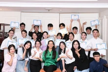 Programme de rencontre et d'attribution de bourses du Loan Stiftung Foundation avec des étudiants de la province de Tuyen Quang. Photo : NDEL.