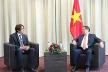 Le Premier ministre vietnamien Pham Minh Chinh (à droite) reçoit Jevgeni Kabanov, président du groupe Bolt. Photo : VNA.