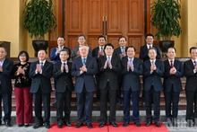 Le président Luong Cuong et des délégués lors de la session.