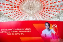 80e Fête nationale : l’éclat du rouge à l’approche de « 95 ans - le drapeau du Parti éclaire la voie »