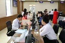 Au Centre de services de l'administration publique de la province de Ninh Binh (au Nord). Photo : VNA.