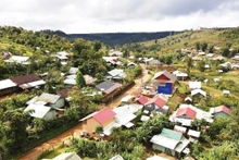Les nouvelles habitations transforment le visage des zones peuplées de minorités ethniques de la province. Photo : Vietnamnet.