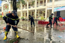 Les forces de PC07 mènent les opérations de nettoyage des écoles dans la province de Dak Lak.