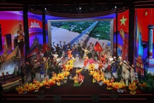 Le spectacle intitulé « Mékong - nouvelle ère », présenté par la troupe artistique des Gardes-frontières du Vietnam et celle de l’Armée royale du Cambodge, symbolisant la fraternité entre les deux armées.