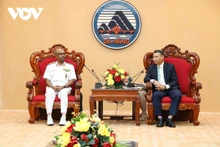 Le vice-président permanent du Comité populaire municipal de la ville de Da Nang, Ho Ky Minh (à droite), et le contre-amiral Susheel Menon. Photo : VOV.