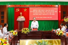 Le président de l'Assemblée nationale du Vietnam, Tran Thanh Man, a présidé le 30 juin, une séance de travail avec les autorités de la ville de Can Tho. Photo : VNA.