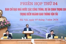 Le Premier ministre Pham Minh Chinh prend la parole lors de la réunion. Photo : NDEL.