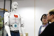 L’AI ouvre d’immenses opportunités pour le développement socio-économique, mais elle soulève également de nombreux défis urgents en matière de gouvernance, d’éthique et de sécurité, alors que le cadre juridique actuel du Vietnam n’en couvre pas encore pleinement les enjeux. (Source : HUSTA)