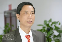 Le Van Thuy, vice-président de l’Association générale des Vietnamiens au Laos, répond à une interview de la VNA. Photo : VNA.