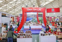 Les produits emblématiques des Hauts Plateaux du Centre (Tây Nguyên) sont présentés au public et aux visiteurs lors de la Foire. Photo : VNA