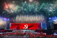 Le programme artistique spécial « Sous le glorieux drapeau du Parti » célébrant le succès du XIVᵉ Congrès du Parti