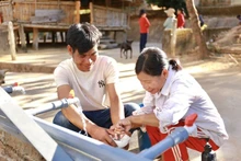 Les sourires s’affichent sur les visages des habitants du village de Kon Rlong. Photo : Plan International.