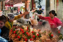 Les habitants de Hanoi s’activent pour les achats du Têt Tao Quân