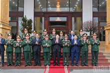 Le président Luong Cuong rend visite et présente ses vœux du Nouvel An à la Région militaire 2