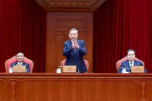 Le secrétaire général Tô Lâm, le président de l’Assemblée nationale Tran Thanh Man et le permanent du Secrétariat Tran Cam Tu coprésident la rencontre.