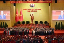 Le Comité central du XIVᵉ mandat se présente devant le Congrès.