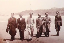 L’ingénieur Vo Quy Huan (à l’extrême droite) aux côtés de la délégation du Président Hô Chi Minh en France en 1946 (Photo d’archives).