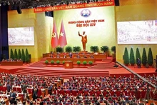 Le Congrès vote l’effectif du Comité central du Parti pour le XIVᵉ mandat. Photo : VNA.