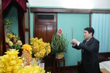 Le président Luong Cuong rend hommage au Président Hô Chi Minh à la Maison 67.