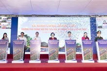 La cérémonie de lancement des travaux de l’école internat multi-niveaux (primaire et collège) de Ba Chuc, dans la province d’An Giang (Sud). Photo : VNA.