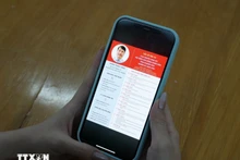 Les informations concernant les candidats au Conseil populaire provincial de Khanh Hoa pour le mandat 2026-2031 sont diffusées sur des plateformes d'information numériques. Photo : VNA.