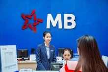 Des banques, dont MB Bank, ont émis des alertes concernant des escroqueries perpétrées via les réseaux sociaux tels que Zalo et Facebook, où des criminels se font passer pour des connaissances. Photo courtoisie de MB Bank