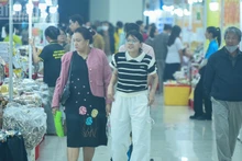 Aller au marché du Têt pour privilégier les produits vietnamiens à Da Nang