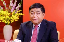 Le vice-Premier ministre Nguyên Chi Dung répond à une interview de l’Agence vietnamienne d’Information. Photo : VNA.