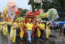 Défilé original lors de la fête de la pagode Ong à Dong Nai