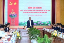 Le Secrétaire général To Lam tient une séance de travail avec la Commission centrale de la Propagande, de l’Éducation et de la Mobilisation des masses