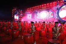 Spectacle de tambours en ouverture de la Fête du temple des rois Trân 2025. Photo : VNA.