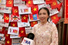 La docteure Nguyen Thi Khanh, chercheuse postdoctorale à l'Université chinoise de Hong Kong, répond à une interview de l’Agence vietnamienne d’information. Photo : VNA.