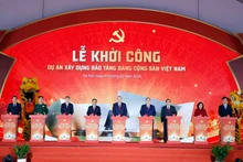  Le Secrétaire général To Lam, le Premier ministre Pham Minh Chinh ainsi que des dirigeants et d’anciens dirigeants du Parti et de l’État ont participé à la cérémonie de lancement du projet de construction du Musée du Parti communiste du Vietnam.