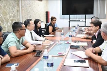 La délégation de la VTV travaille avec l'IICS. Photo : VNA.
