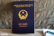 À partir du 1er janvier 2026, les passeports ne seront plus acceptés pour les transactions bancaires. Photo : dantri.com.vn